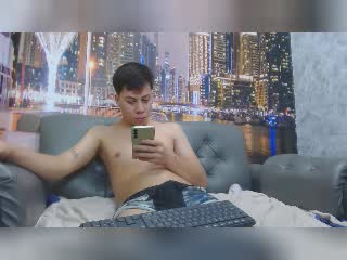 SantiagoHottest Xlovecam Model